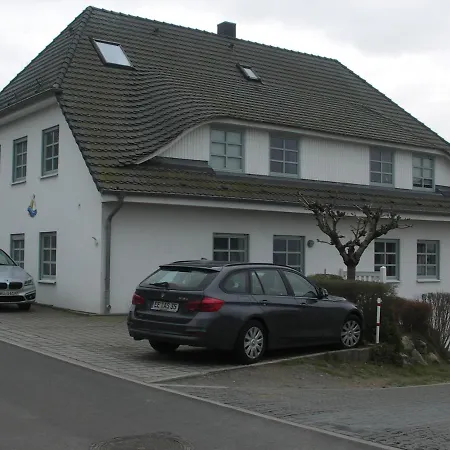 Traumblick Sellin: Spacious Beachside With Pool And Sauna Apartment