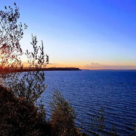 Traumblick Sellin: Spacious Beachside With Pool And Sauna Goehren (Ruegen)