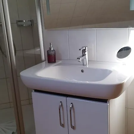 Traumblick Sellin: Spacious Beachside With Pool And Sauna Apartment Goehren (Ruegen)